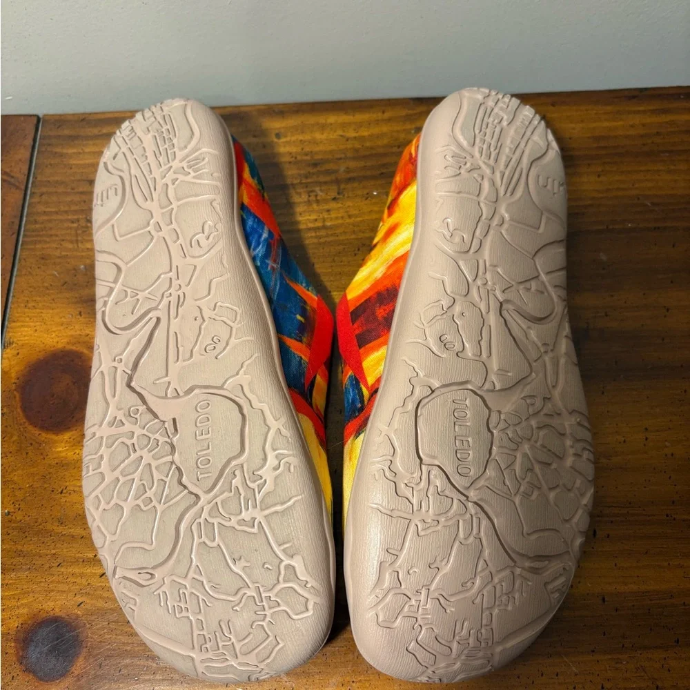 UIN Women's Colorful Abstract Slip-On shoes - Picture 3 of 4